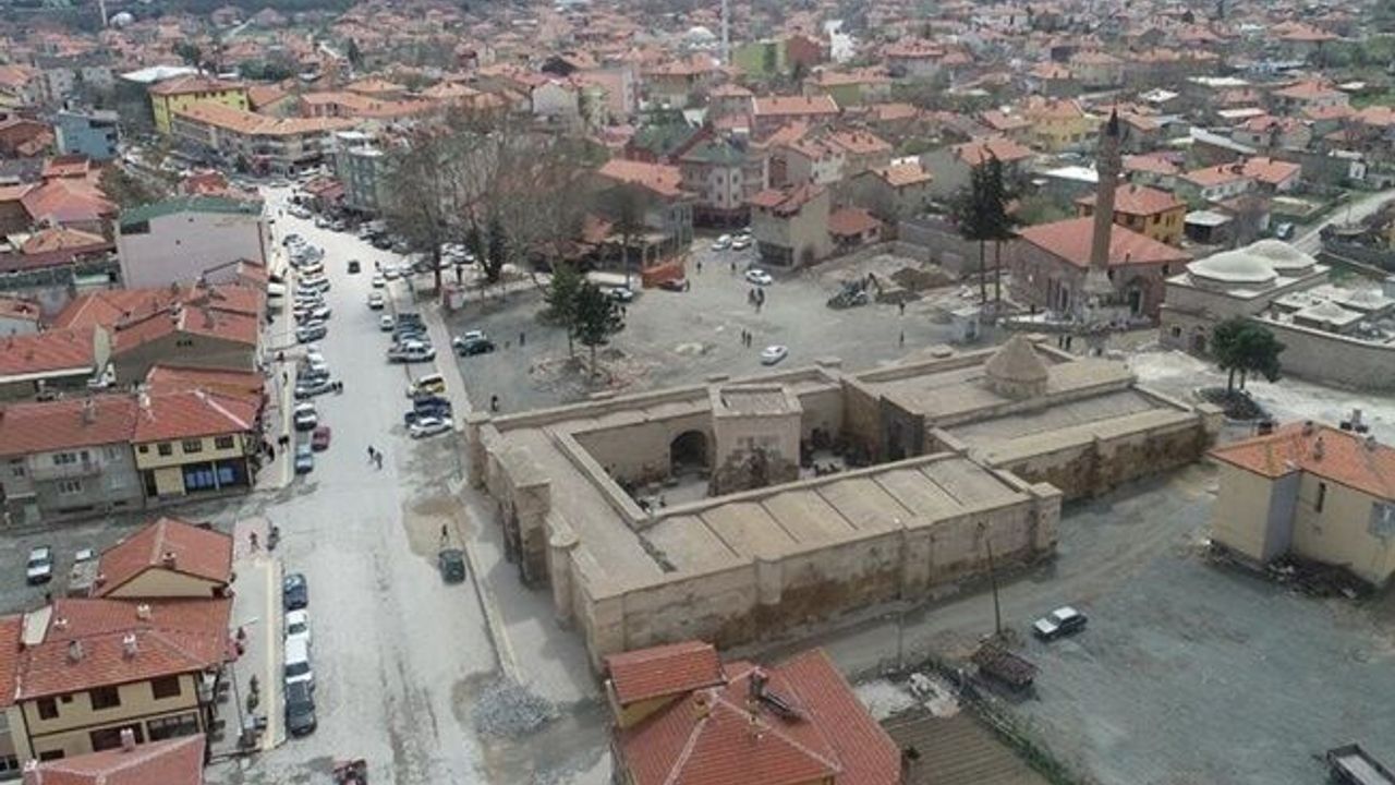 Sultandağı'nın Selçuklu Kent Meydanı tarihi filmlere hazırlanıyor