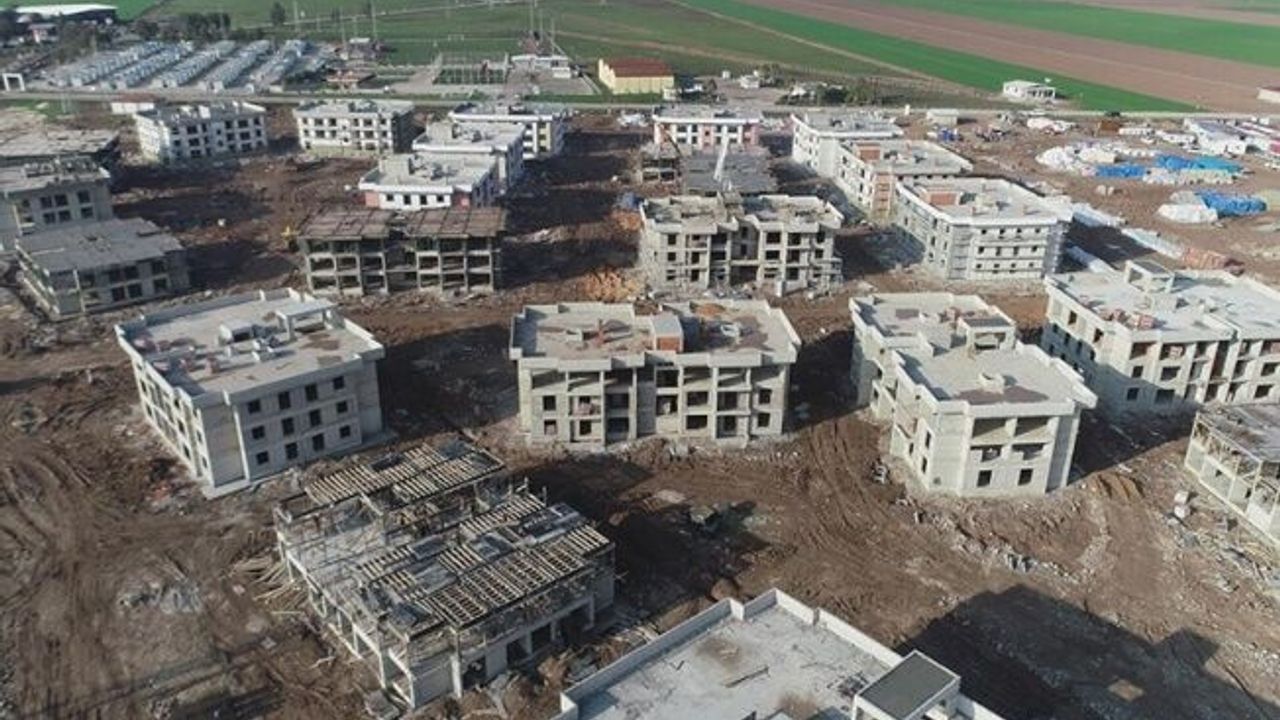 Hatay Kumlu'da 303 ve Arsuz'da 1186 deprem konutu inşa ediliyor