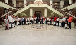 VALİ EROL AYYILDIZ'DAN LGS TÜRKİYE BİRİNCİLERİNE ANLAMLI TEBRİK: "SİZLER BURSA'NIN GURURUSUNUZ"