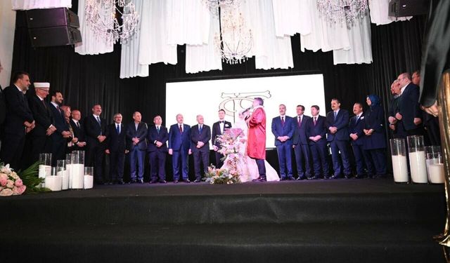 HAKAN ÇAVUŞOĞLU’NUN OĞLUNUN DÜĞÜNÜ TÜRK SİYASETİNİ BURSA’DA BULUŞTURDU