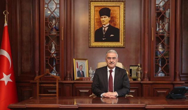 VALİ EROL AYYILDIZ'DAN TÜM BABALARA ANLAMLI BABALAR GÜNÜ KUTLAMASI