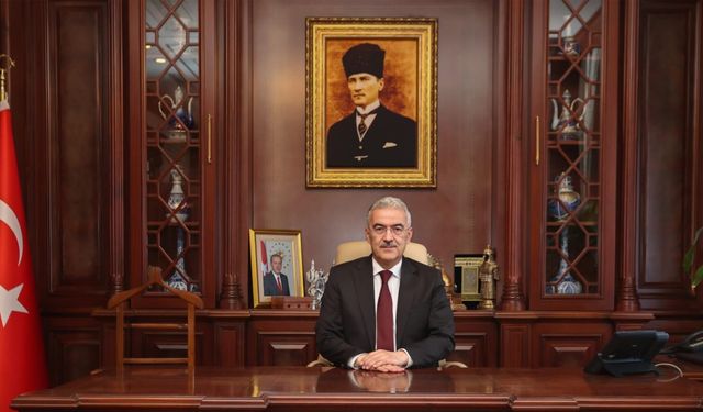 VALİ EROL AYYILDIZ'DAN BASIN CAMİASINA ÖVGÜ: "ÖZVERİYLE ÇALIŞAN TÜM GAZETECİLERİMİZLE GURUR DUYUYORUZ"