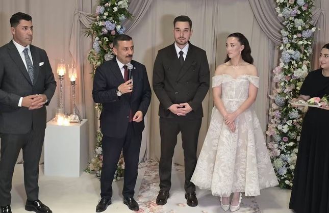 BERFİN VE DEMİR ÇİFTİNİN NİŞAN TÖRENİNDE SEVİNÇ VE COŞKU HÂKİM OLDU