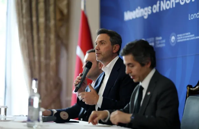 Sıfır Atık Vakfı Başkanı Ağırbaş ve Bakan Bayraktar, Londra’da STK Temsilcileriyle Bir Araya Geldi
