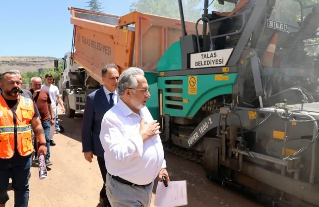 Kayseri Talas'ta asfalt yılı hız kesmiyor