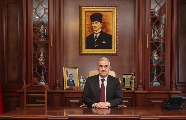 VALİ EROL AYYILDIZ'DAN BASIN CAMİASINA ÖVGÜ: "ÖZVERİYLE ÇALIŞAN TÜM GAZETECİLERİMİZLE GURUR DUYUYORUZ"