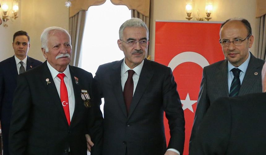 VALİ EROL AYYILDIZ’DAN ANLAMLI BAYRAM ÇAĞRISI: “PAYLAŞARAK GÜÇLÜYÜZ”